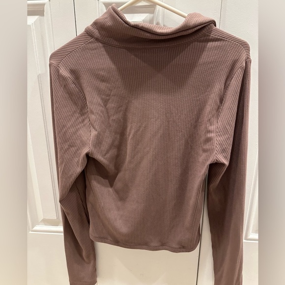 Abercrombie Ruched polo button up top M - Picture 3 of 3